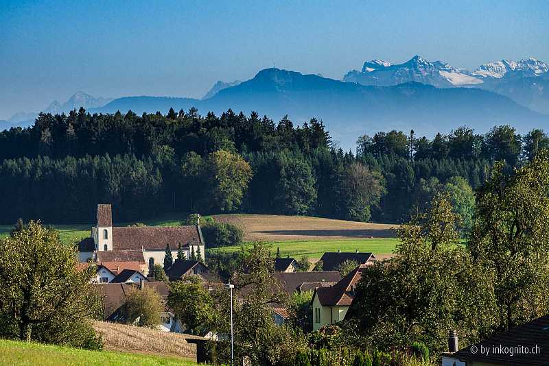 Zufikon Oberdorf mit Blick auf die Rigi