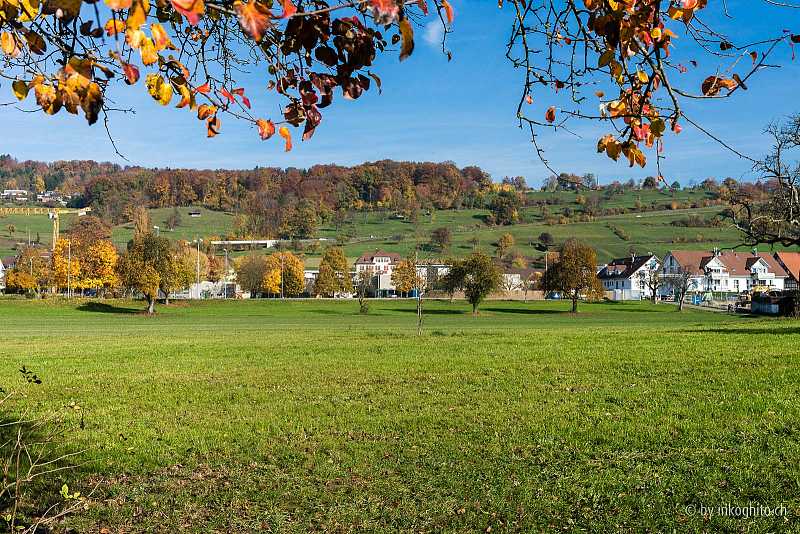 Ättigüpf mit Blick auf Schulanlage und Gemeindehaus
