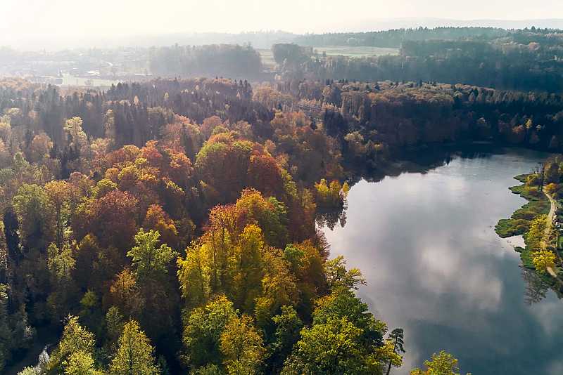 Blick über die Zopfhau-Halbinsel in Richtung Hermetschwil