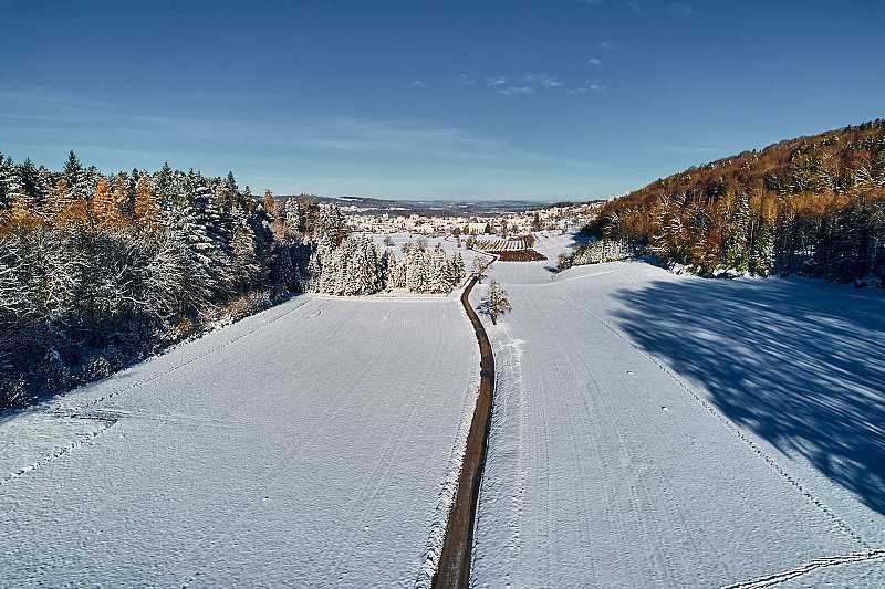 Blick entlang der Herrengasse in Richtung Kirche und Oberdorf Zufikon