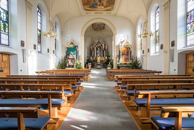 Die spatklassizistische Ausstattung der Kirche