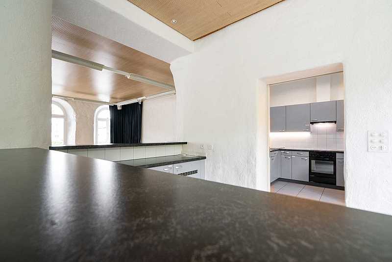 Zufikerhuus: Bar mit direktem Zugang Küche (EG)